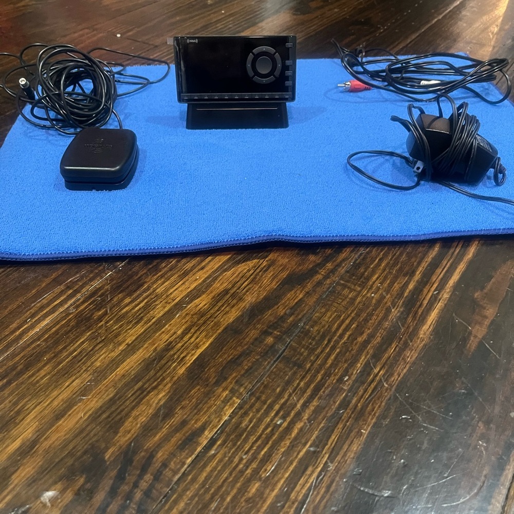XM Radio with Home Kit - Picture 2 of 6
